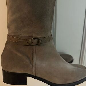 Vero Cuoio suede and leather trim size 8 1/2 boots
